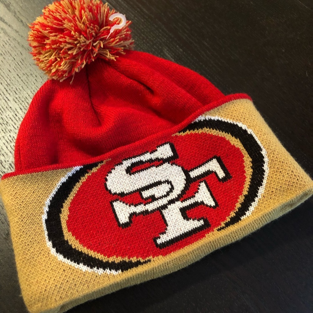 San Francisco 49ers New Era pom pom beanie